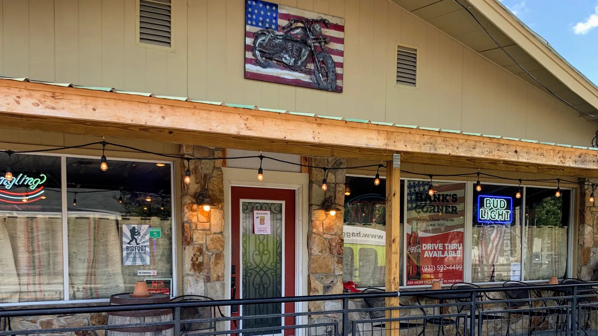 Hank's Corner Grille